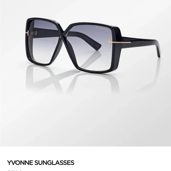 Tom Ford Yvonne sunglasses
With box and authenticity card
Retails $580 at Saks - Picture 4 of 8